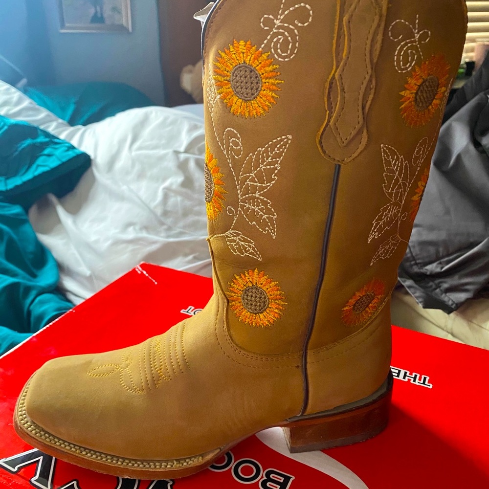 Quincy Gowgirl Boots In Size 8